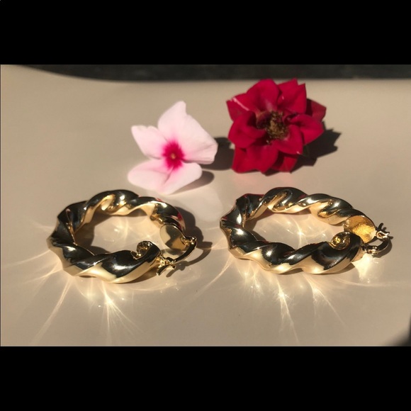 Twisted hoops - Picture 2 of 2